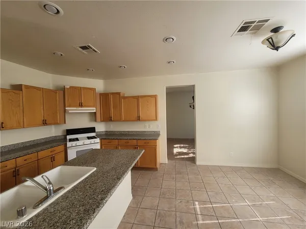 $2,300 | 7817 Falconwing Avenue, Las Vegas, NV 89131