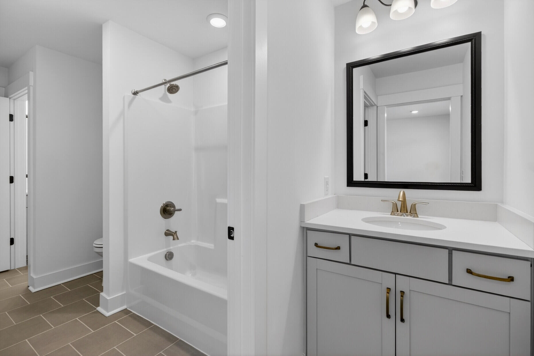 277 Fiddleback Drive Summerville, SC 29486 - Photo 41 of 50 Wash area bedroom 3 and shared tub