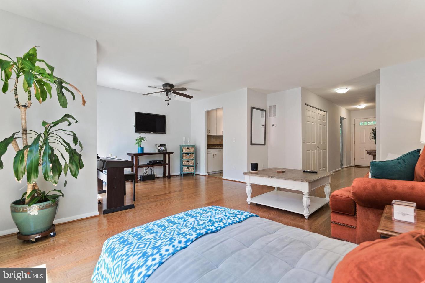 2343 Millennium Lane Reston, VA 20191 - Photo 5 of 34 Bright and inviting living space.
