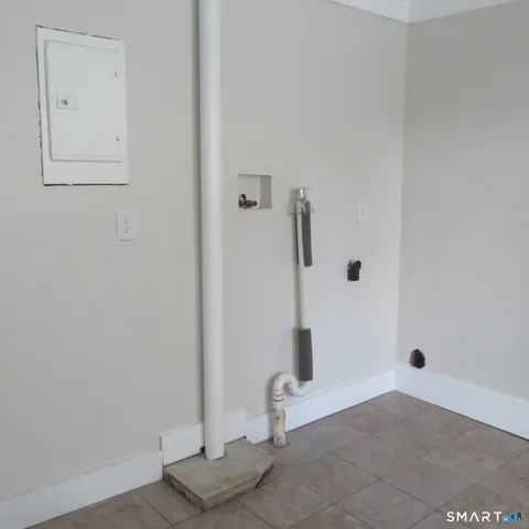 $1,200 | 22 Ingraham Street, Unit B, Bristol, CT 06010