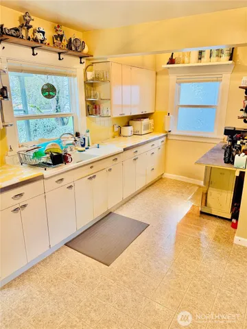 $649,999 | 1621 Baker Avenue, Everett, WA 98201