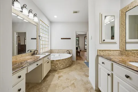 $949,000 | 23 Broadweather Place, The Woodlands, TX 77382