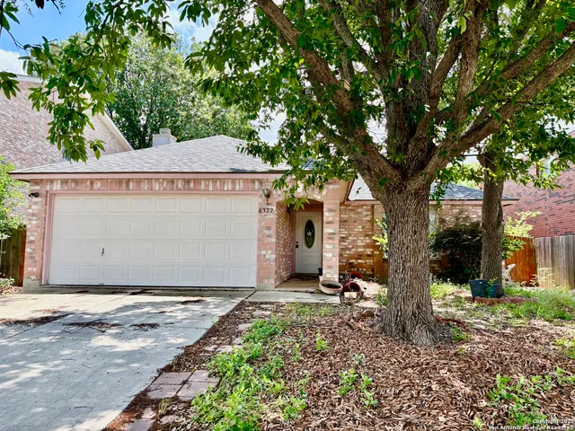 $1,900 | 6322 Regency Wood, San Antonio, TX 78249