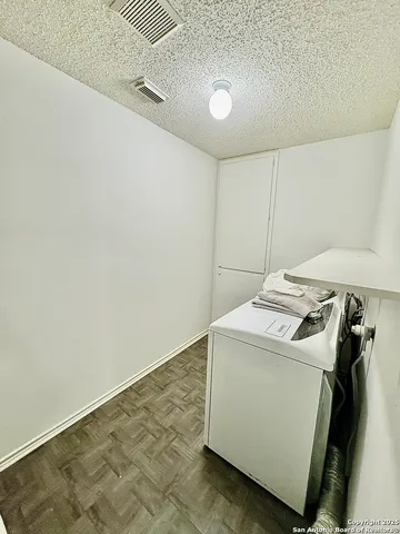 $1,900 | 6322 Regency Wood, San Antonio, TX 78249