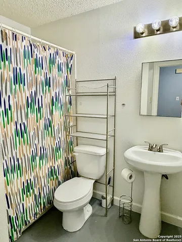 $1,900 | 6322 Regency Wood, San Antonio, TX 78249