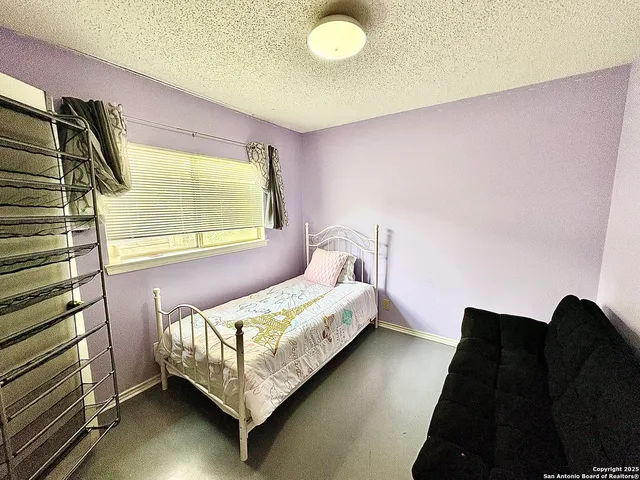 $1,900 | 6322 Regency Wood, San Antonio, TX 78249