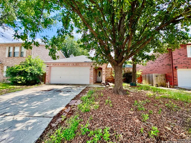$1,900 | 6322 Regency Wood, San Antonio, TX 78249