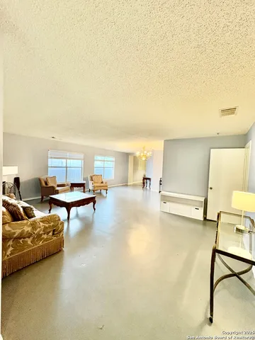 $1,900 | 6322 Regency Wood, San Antonio, TX 78249