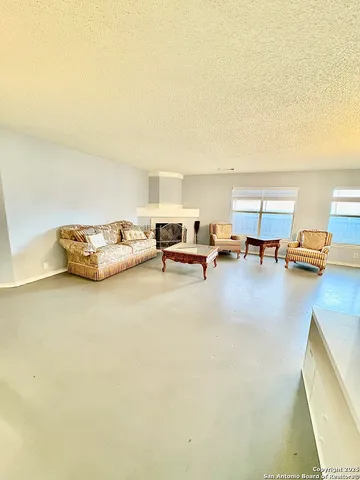 $1,900 | 6322 Regency Wood, San Antonio, TX 78249