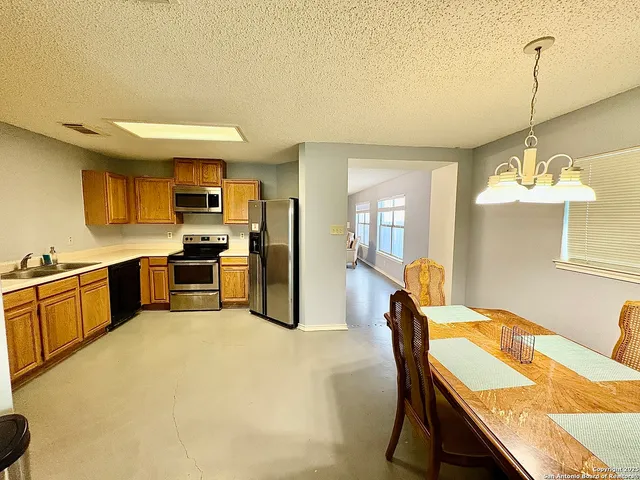 $1,900 | 6322 Regency Wood, San Antonio, TX 78249