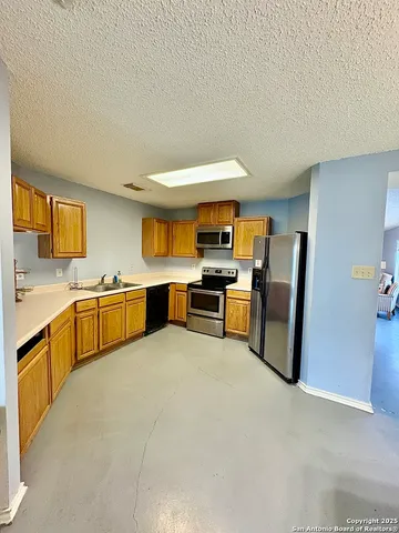 $1,900 | 6322 Regency Wood, San Antonio, TX 78249