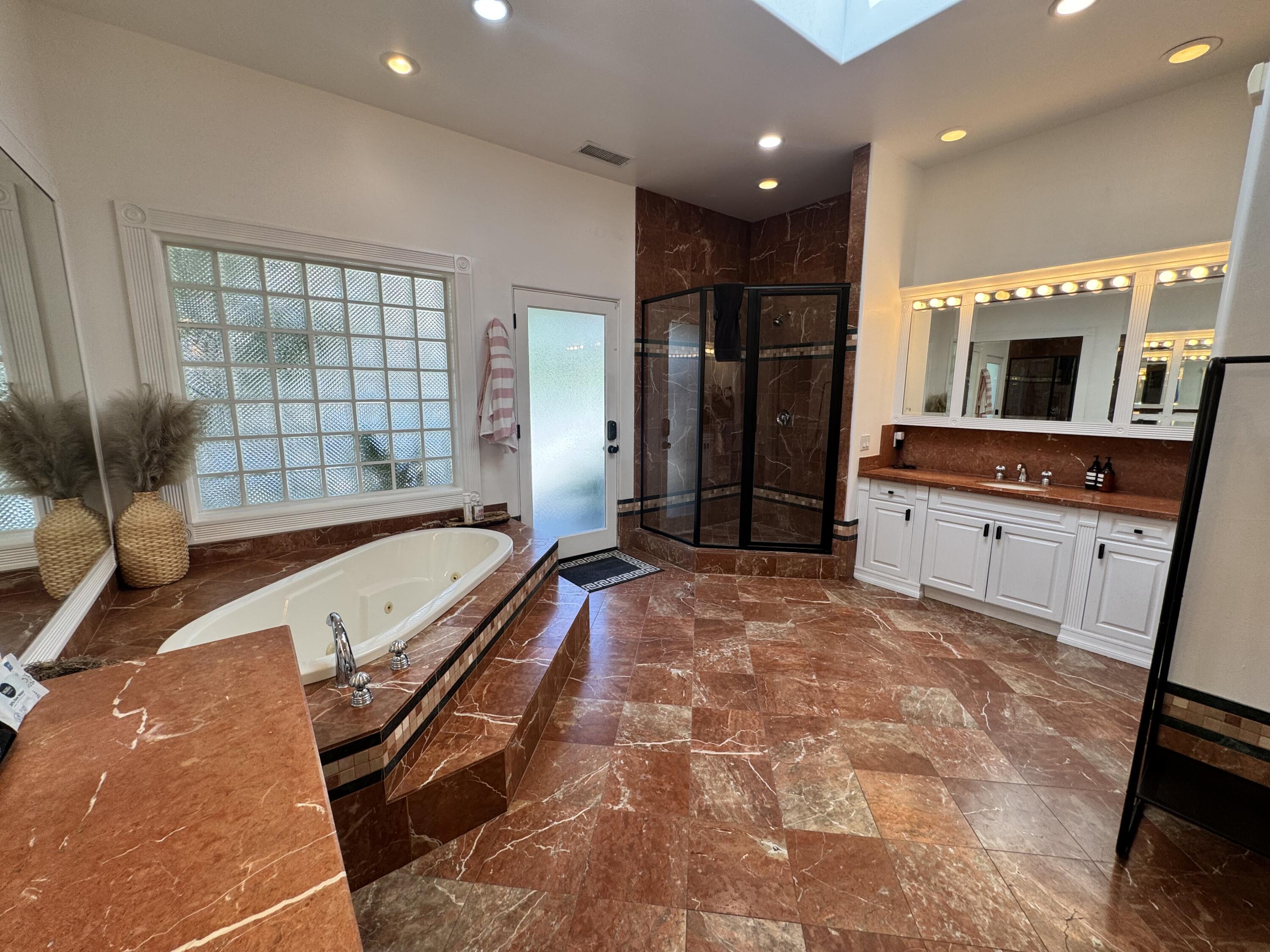 70710 Frank Sinatra Drive Rancho Mirage, CA 92270 - Photo 56 of 65 Freestanding Bathtub