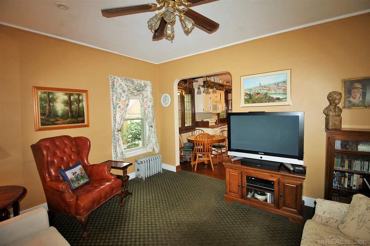 867 Barrington Road Grosse Pointe, MI 48230 - Photo 18 of 53 31330071-17.JPG