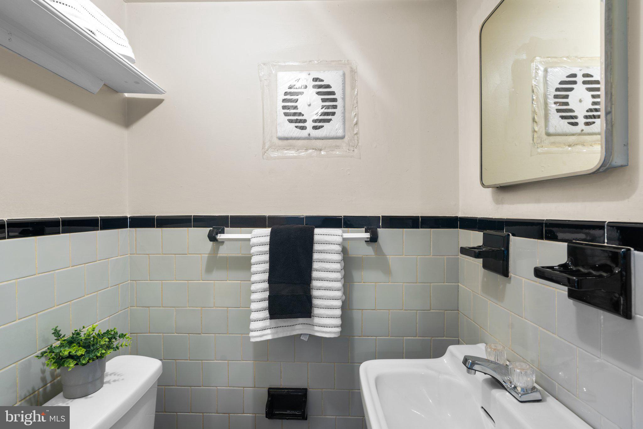 5617 Force Road Baltimore, MD 21206 - Photo 8 of 28