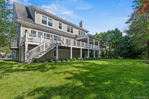 a view of a yard in front of house