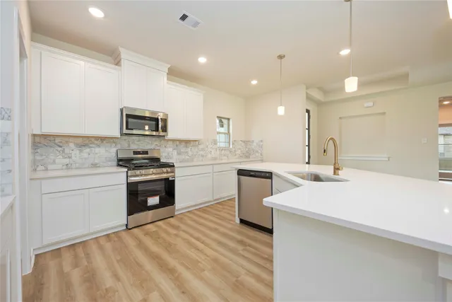 $475,083 | 400 Barton Place Drive, Cleveland, TX 77327