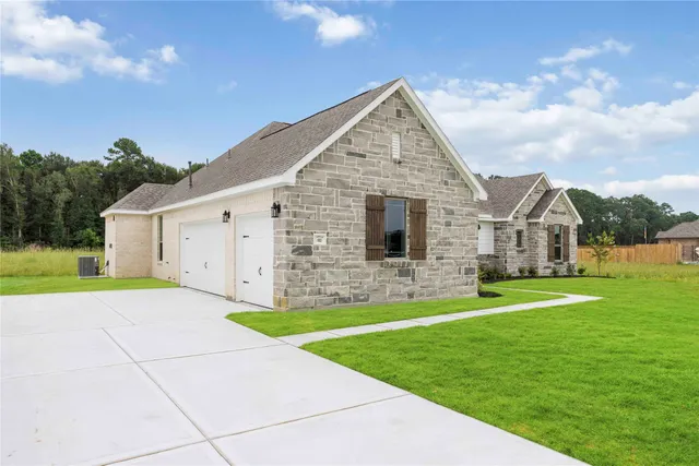 $475,083 | 400 Barton Place Drive, Cleveland, TX 77327