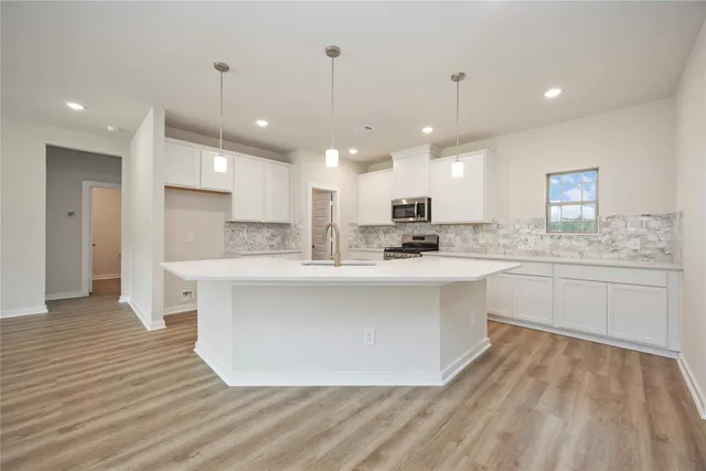 $475,083 | 400 Barton Place Drive, Cleveland, TX 77327