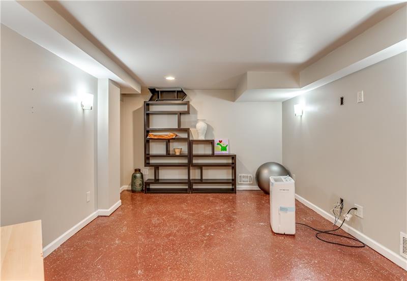 510 Lindsay Road Carnegie, PA 15106 - Photo 18 of 24 Gallery Image 18