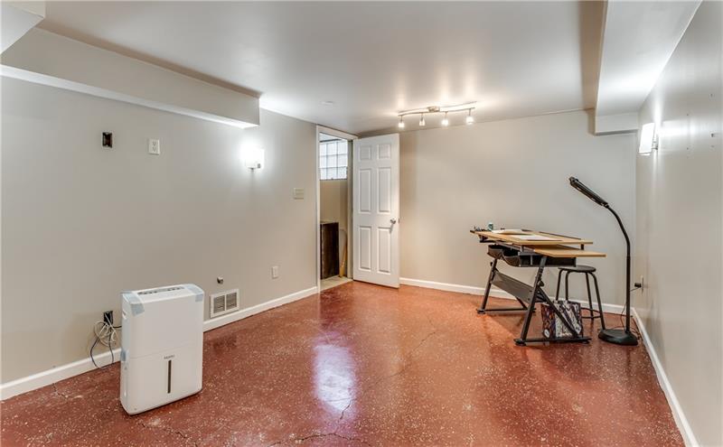 510 Lindsay Road Carnegie, PA 15106 - Photo 19 of 24 Gallery Image 19