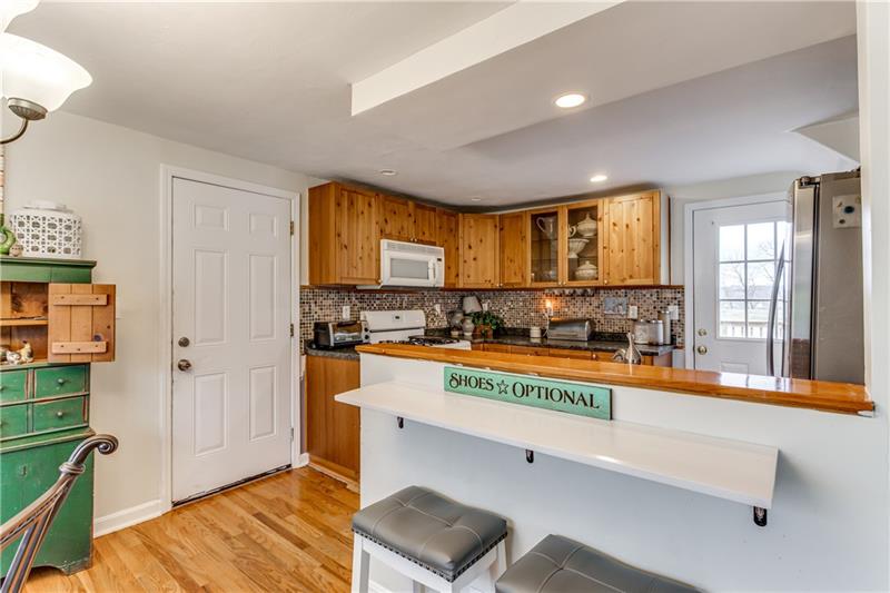 510 Lindsay Road Carnegie, PA 15106 - Photo 3 of 24 Gallery Image 3
