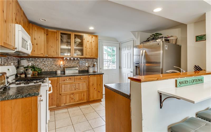 510 Lindsay Road Carnegie, PA 15106 - Photo 4 of 24 Gallery Image 4