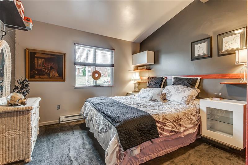 510 Lindsay Road Carnegie, PA 15106 - Photo 10 of 24 Gallery Image 10
