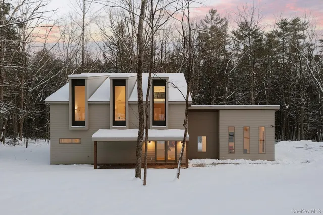 $995,000 | 1 Brook Drive, Narrowsburg, NY 12764