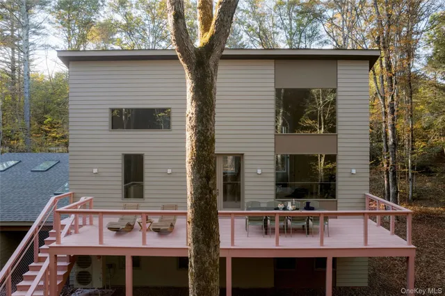 $995,000 | 1 Brook Drive, Narrowsburg, NY 12764