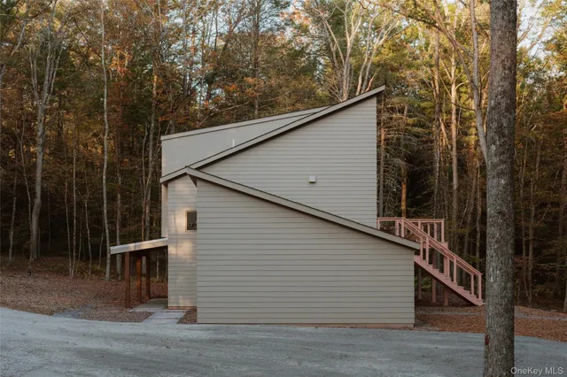 $995,000 | 1 Brook Drive, Narrowsburg, NY 12764