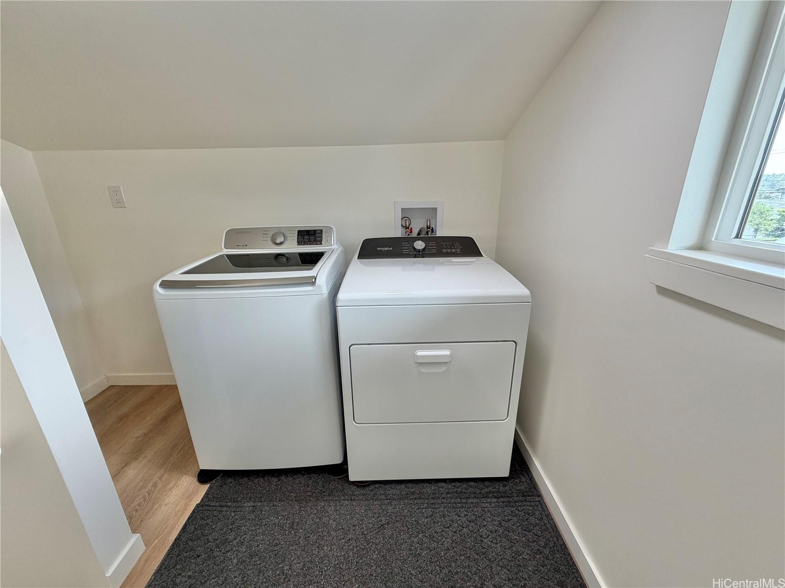 2541 Pauoa Road Honolulu, HI 96813 - Photo 16 of 18 Washer/Dryer in unit
