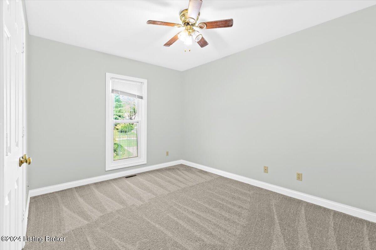 821 Foxgate Road Louisville, KY 40223 - Photo 20 of 41 21-821 Foxgate Rd-21