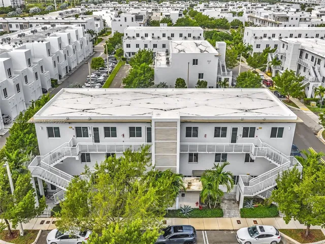 $450,000 | 6410 Northwest 102nd Path, Unit 302, Doral, FL 33178