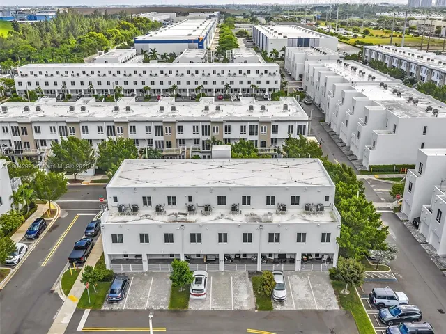 $450,000 | 6410 Northwest 102nd Path, Unit 302, Doral, FL 33178