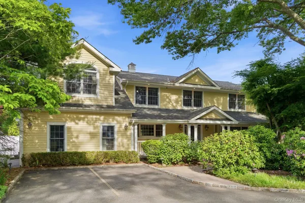 $1,998,000 | 316 South Woods Road, Woodbury, NY 11797