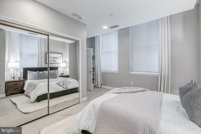 $305,000 | 1600 Arch Street, Unit 516, Philadelphia, PA 19103