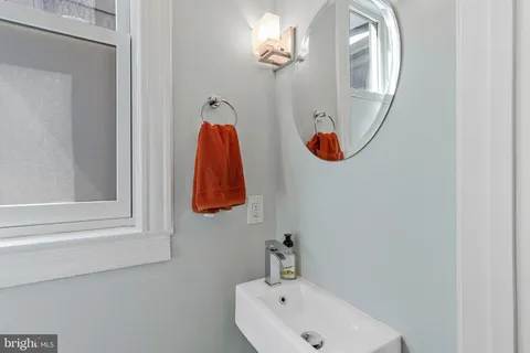 $1,250,000 | 503 I Street Northeast, Washington, DC 20002