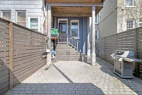 $1,250,000 | 503 I Street Northeast, Washington, DC 20002