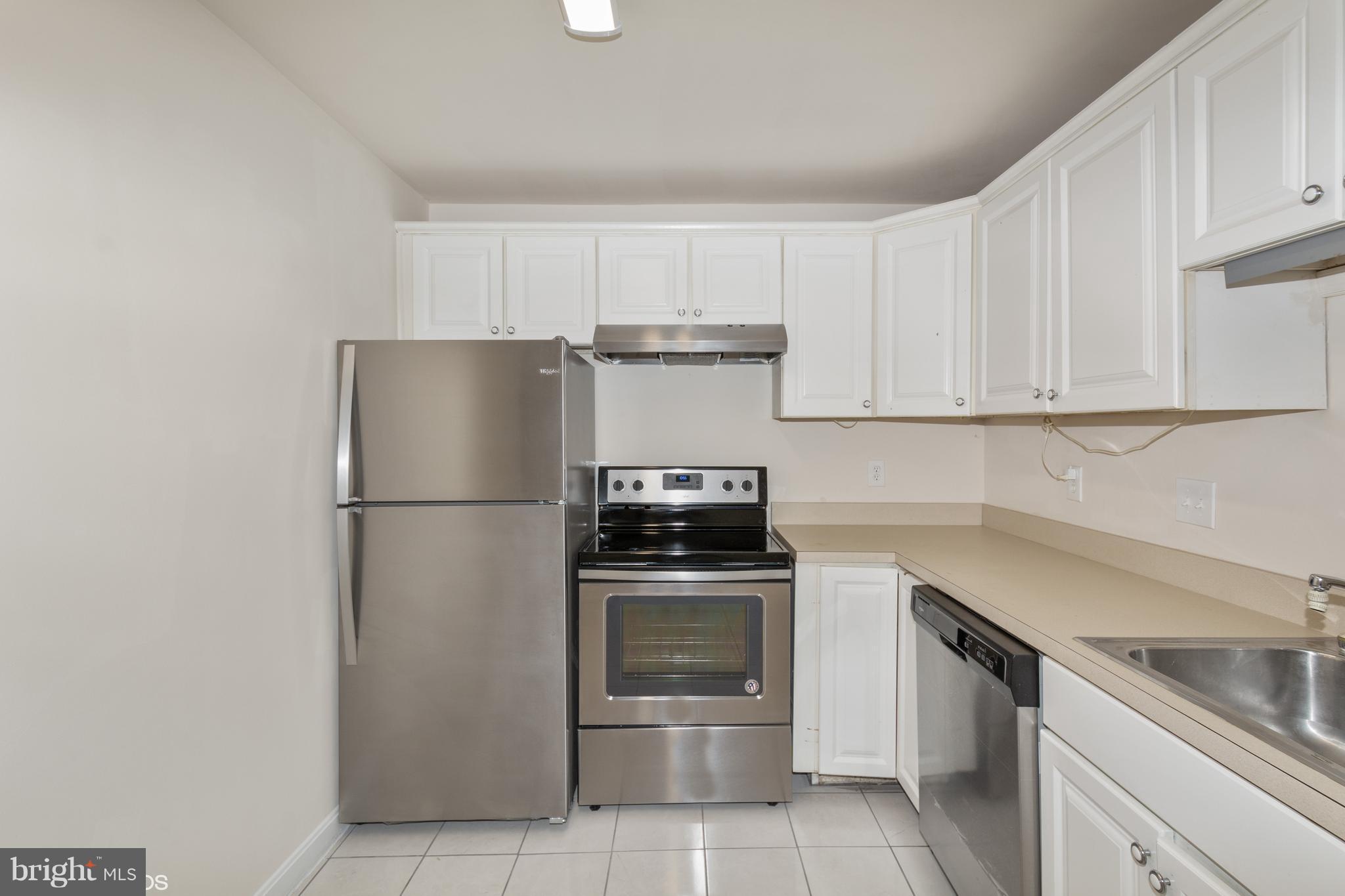 1776 Westwind Way, Unit 96 McLean, VA 22102 - Photo 11 of 18 Kitchen