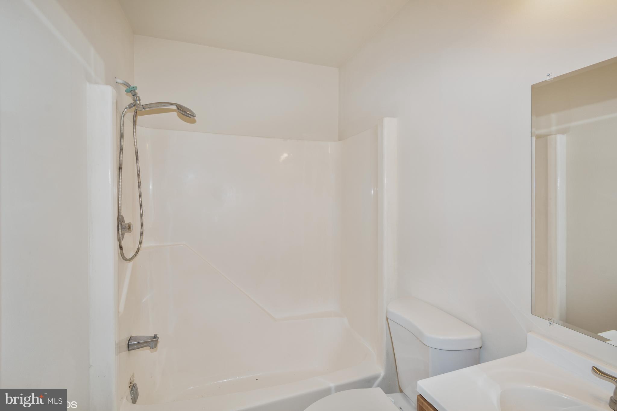 1776 Westwind Way, Unit 96 McLean, VA 22102 - Photo 17 of 18 Bath