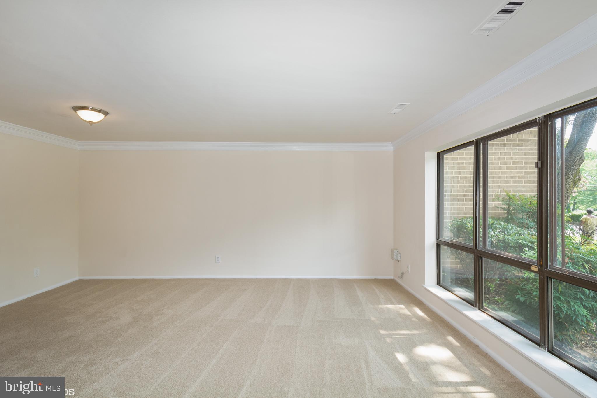 1776 Westwind Way, Unit 96 McLean, VA 22102 - Photo 4 of 18 Family Room