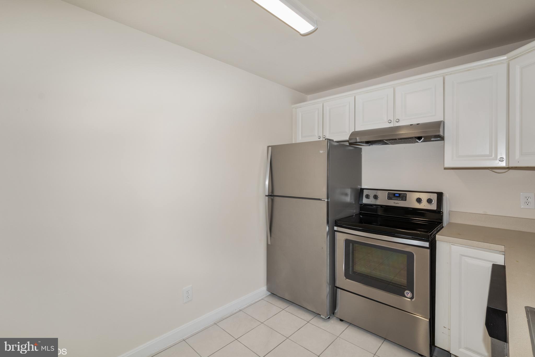 1776 Westwind Way, Unit 96 McLean, VA 22102 - Photo 10 of 18 Kitchen