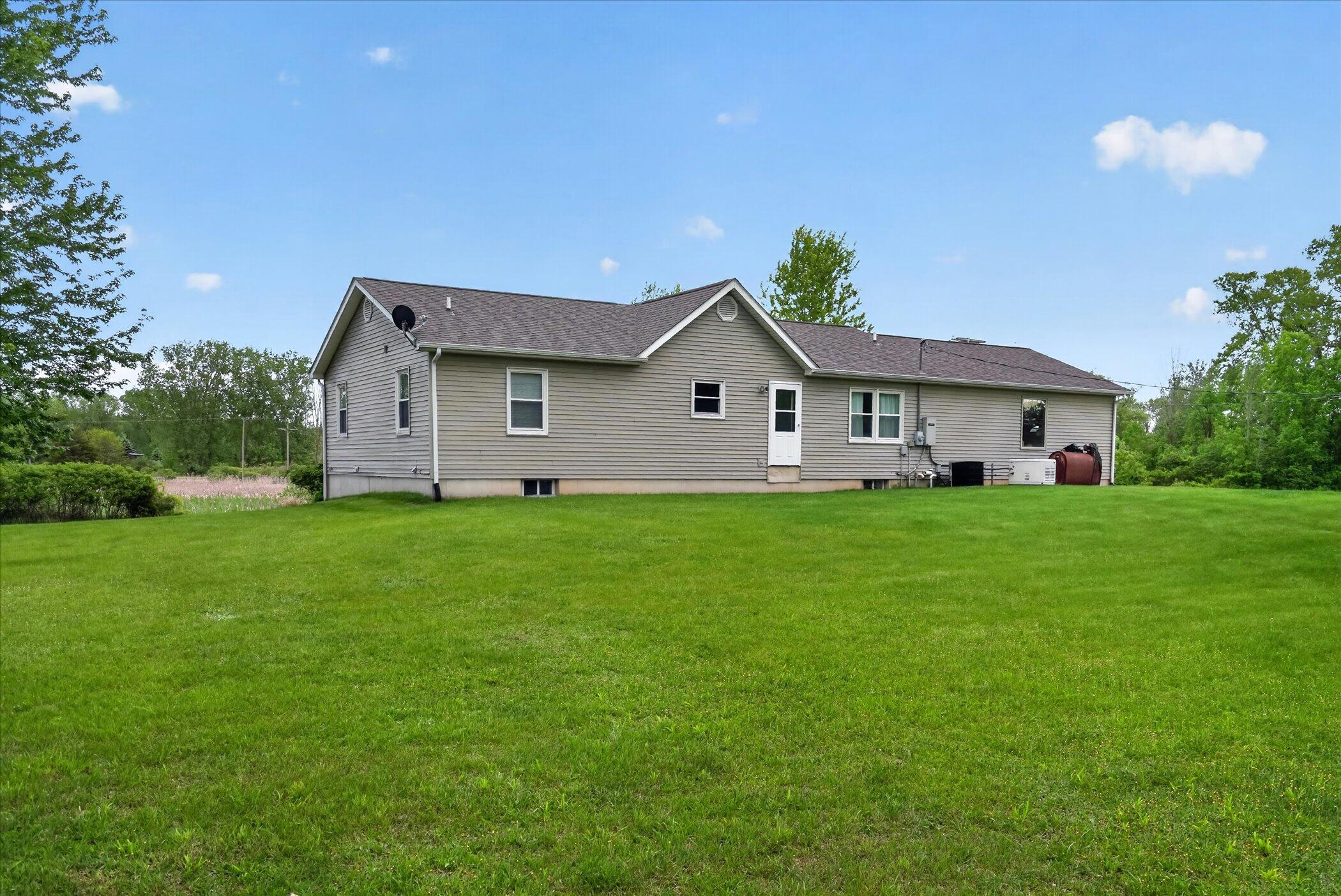 5569 South Corey Road Perry, MI 48872 - Photo 26 of 61 02-5569-S-Corey-Rd-Perry-MI-48872-Window