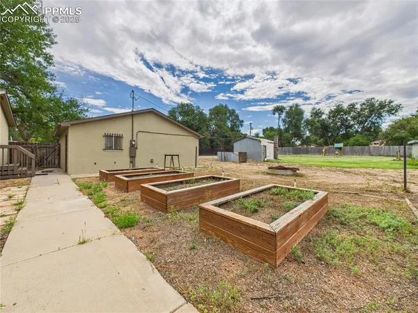 $399,900 | 1131 24 1/2 Lane, Pueblo, CO 81006