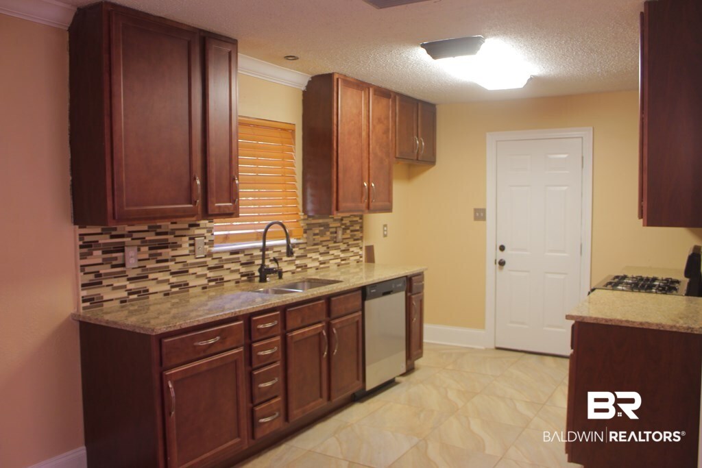 6620 Powder Horn Court Eight Mile, AL 36613 - Photo 4 of 24