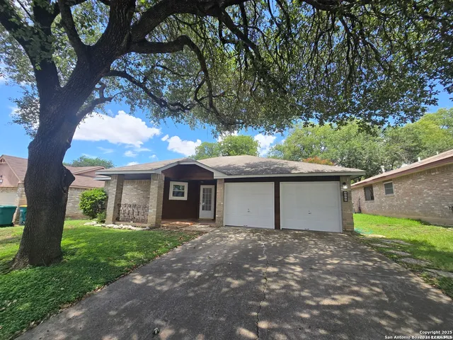 $1,525 | 8015 Forest Ash, Live Oak, TX 78233