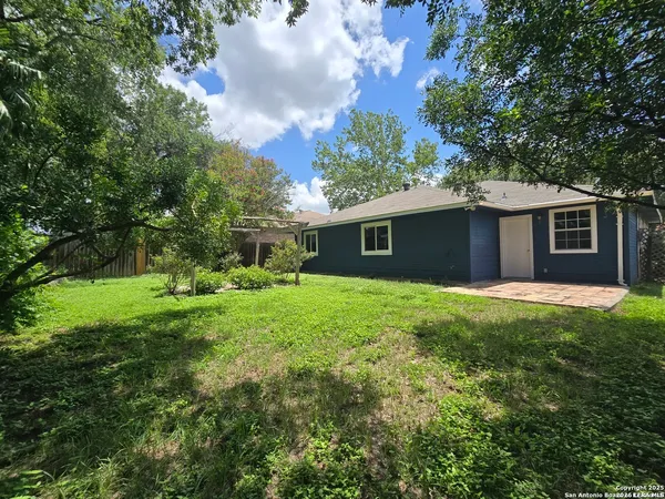 $1,525 | 8015 Forest Ash, Live Oak, TX 78233