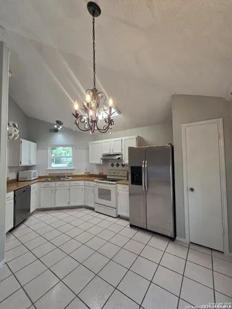 $1,525 | 8015 Forest Ash, Live Oak, TX 78233