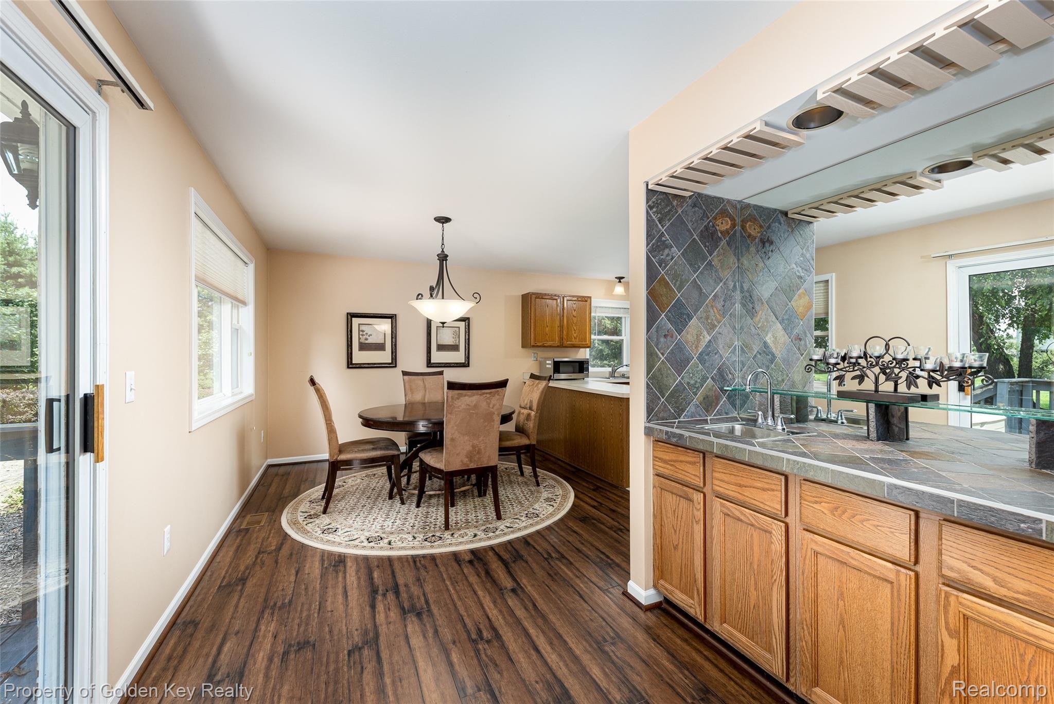 7606 Wellington Road Brighton, MI 48116 - Photo 12 of 25 Dinning Area