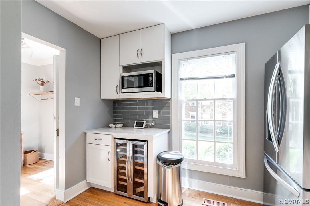 300 North Ridge Road, Unit 3 Richmond, VA 23229 - Photo 6 of 20 a kitchen with a stove a microwave and refrigerator
